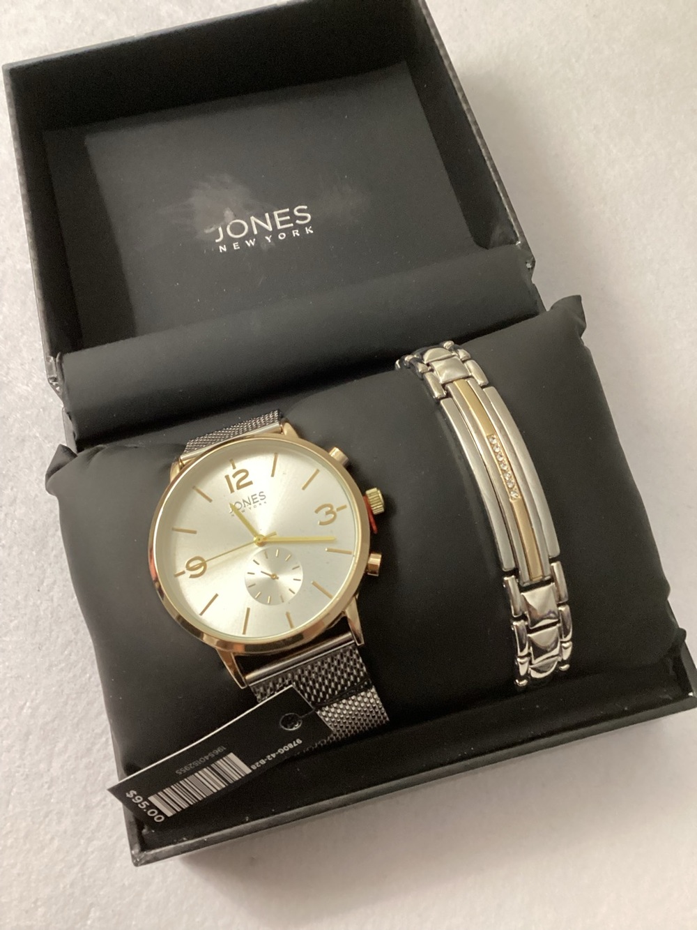 Jones New York Analog Silver-Tone Metal Alloy Bracelet Watch 42mm & Bracelet Set